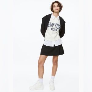 H&M *NWOT* New York Sweater